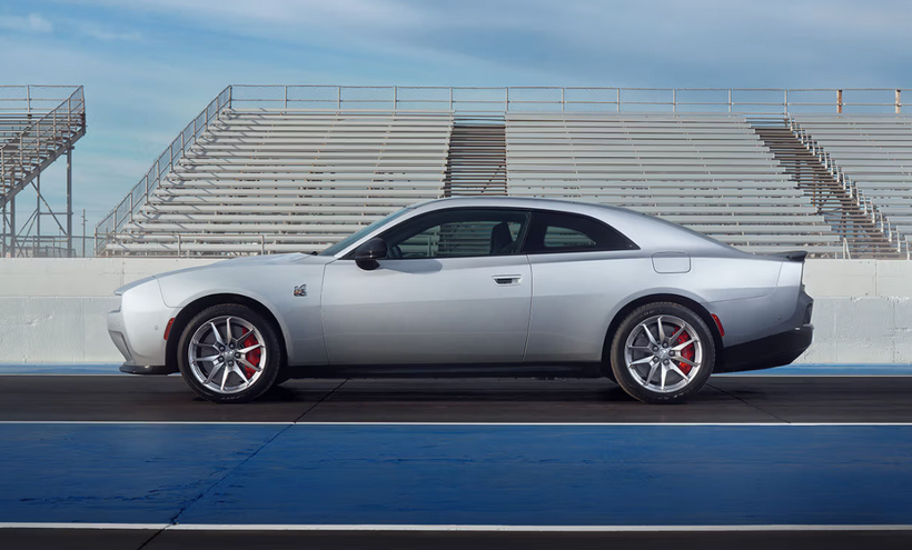 Dodge réinvente les « muscle cars avec le Charger Daytona électrique