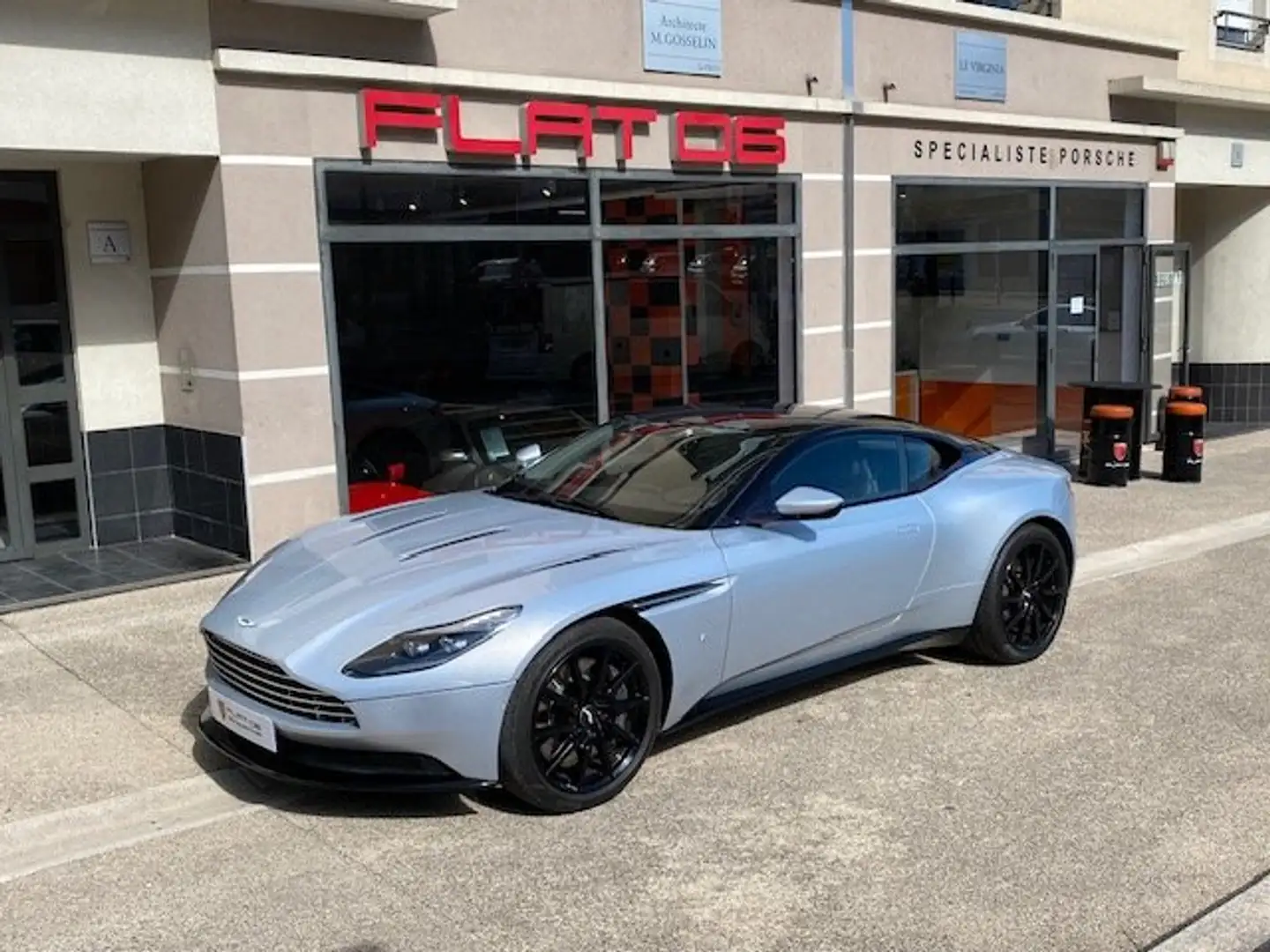 Aston Martin DB11