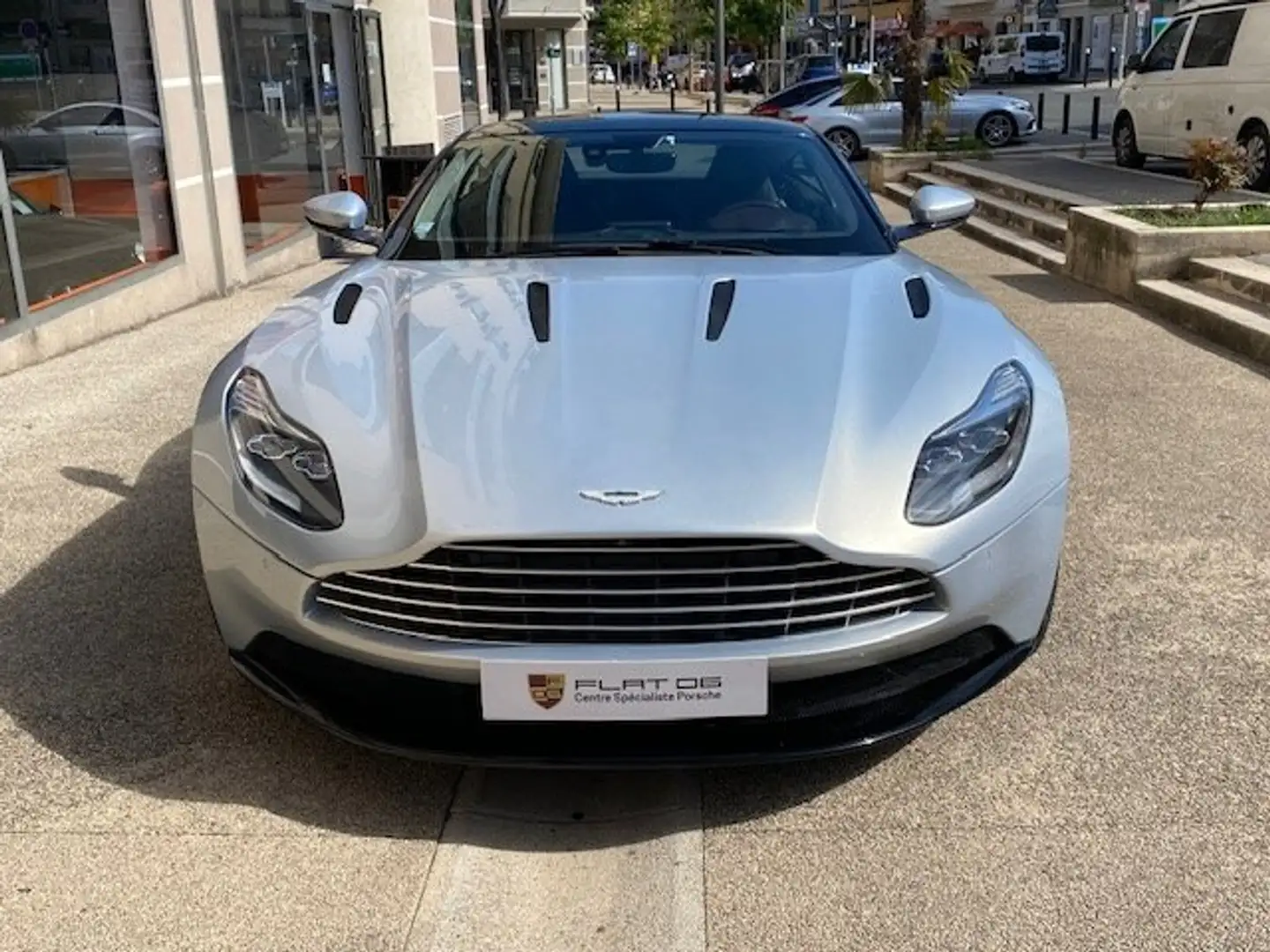 Aston Martin DB11