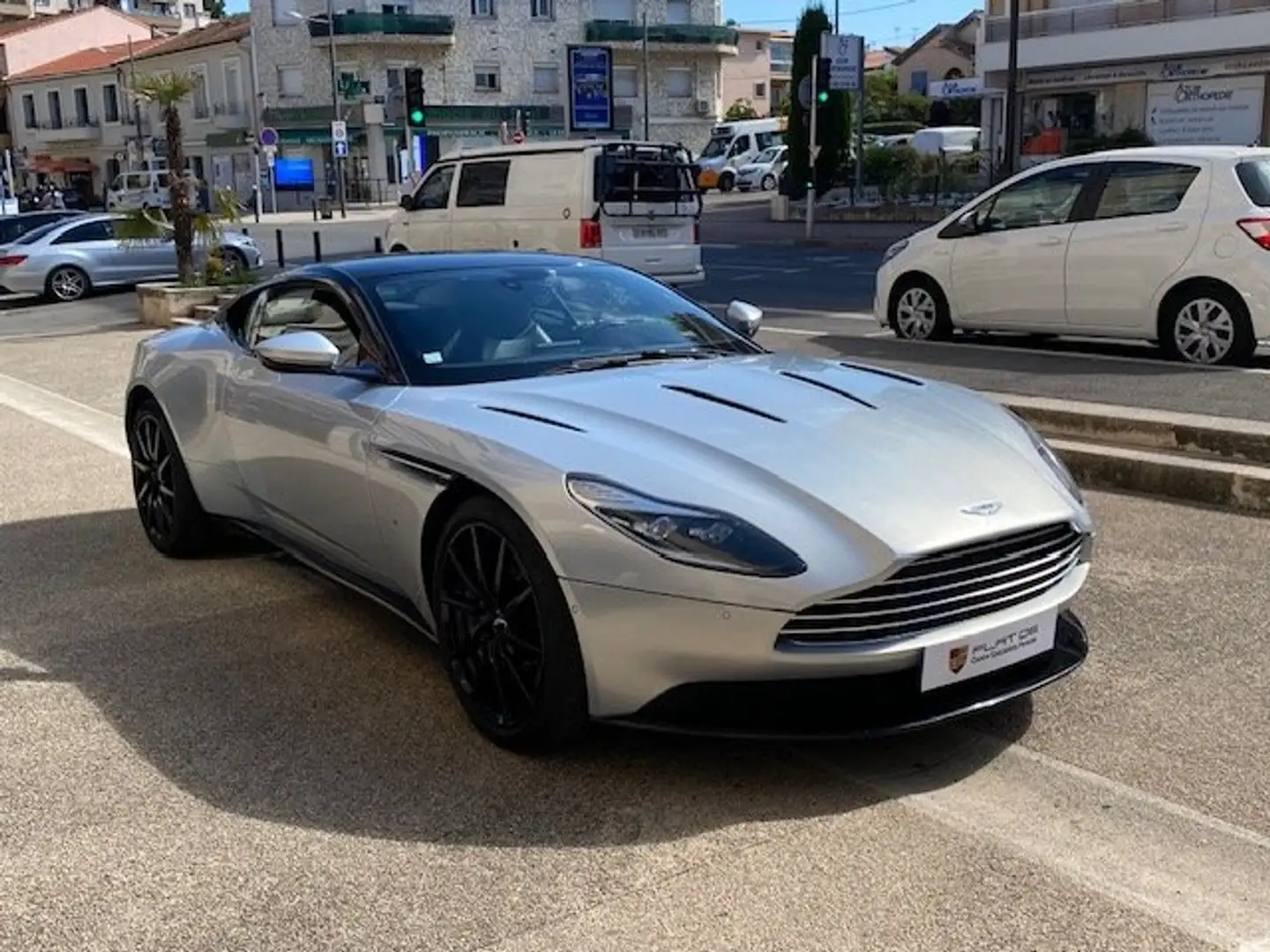 Aston Martin DB11