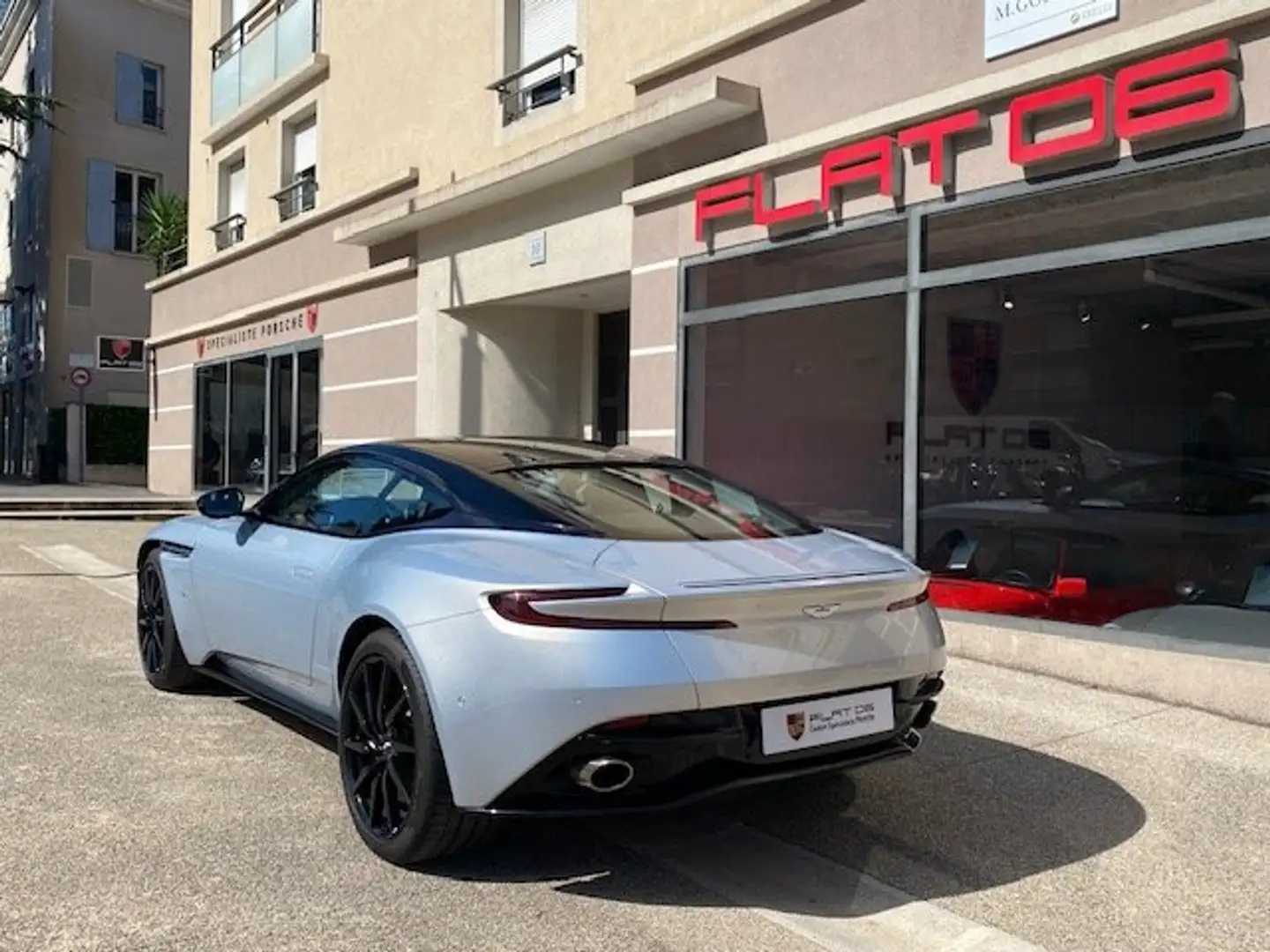 Aston Martin DB11